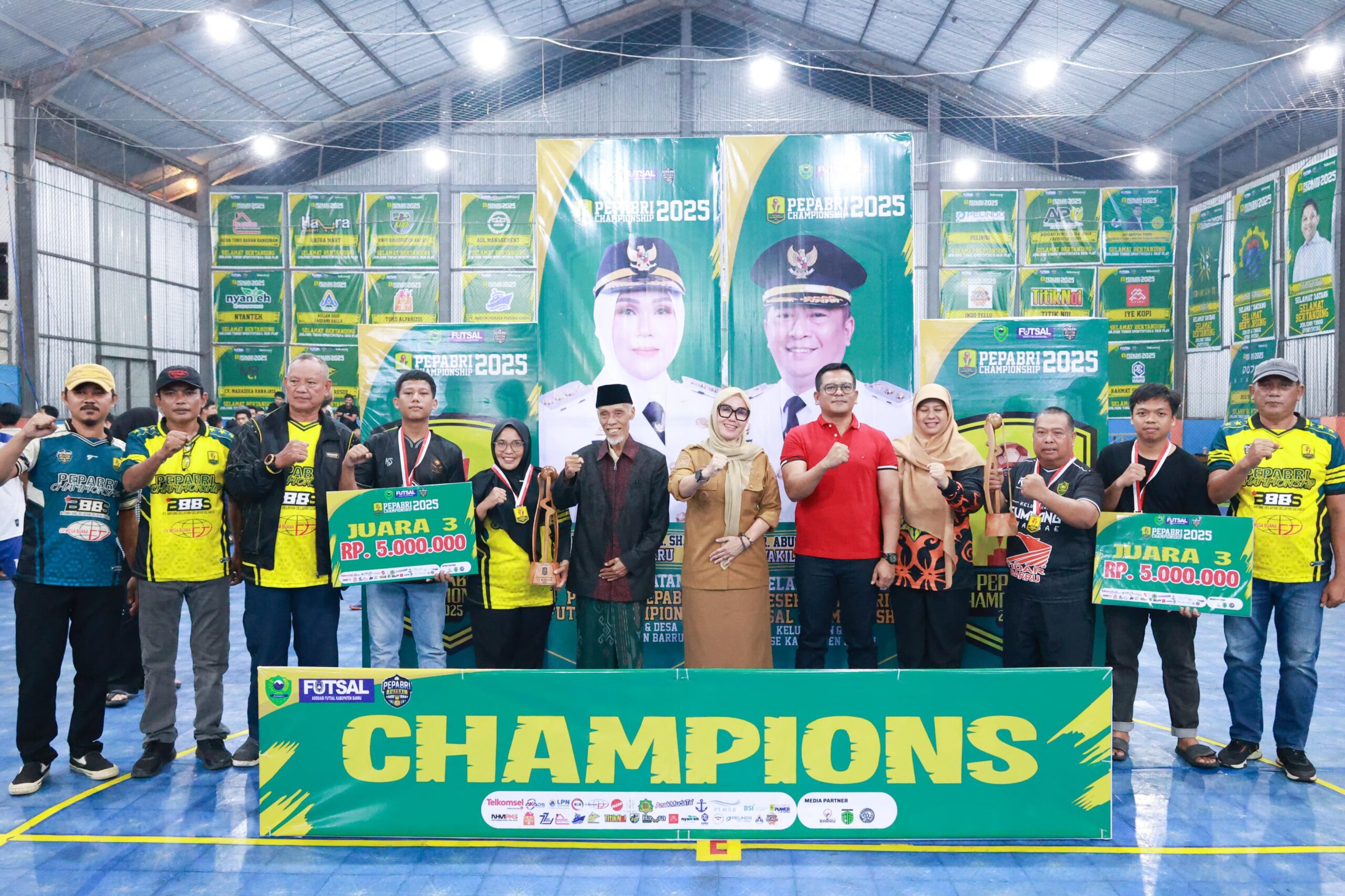 Bupati Barru Andi Ina Kartika Sari Tutup Turnamen Futsal PEPABRI Championship 2025