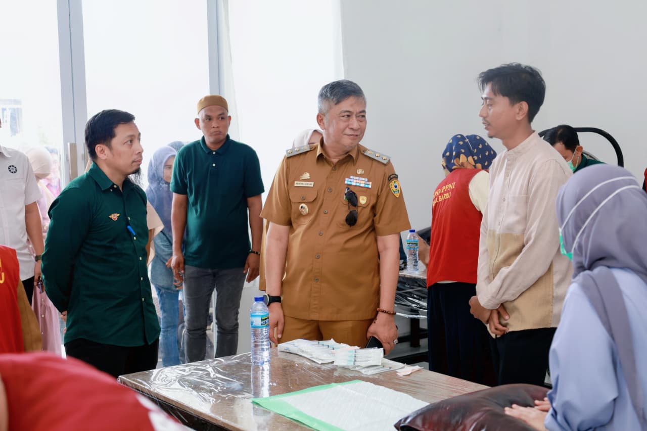 Wabup Abustan Tinjau Sunatan Massal di Hari Ulang Tahunnya