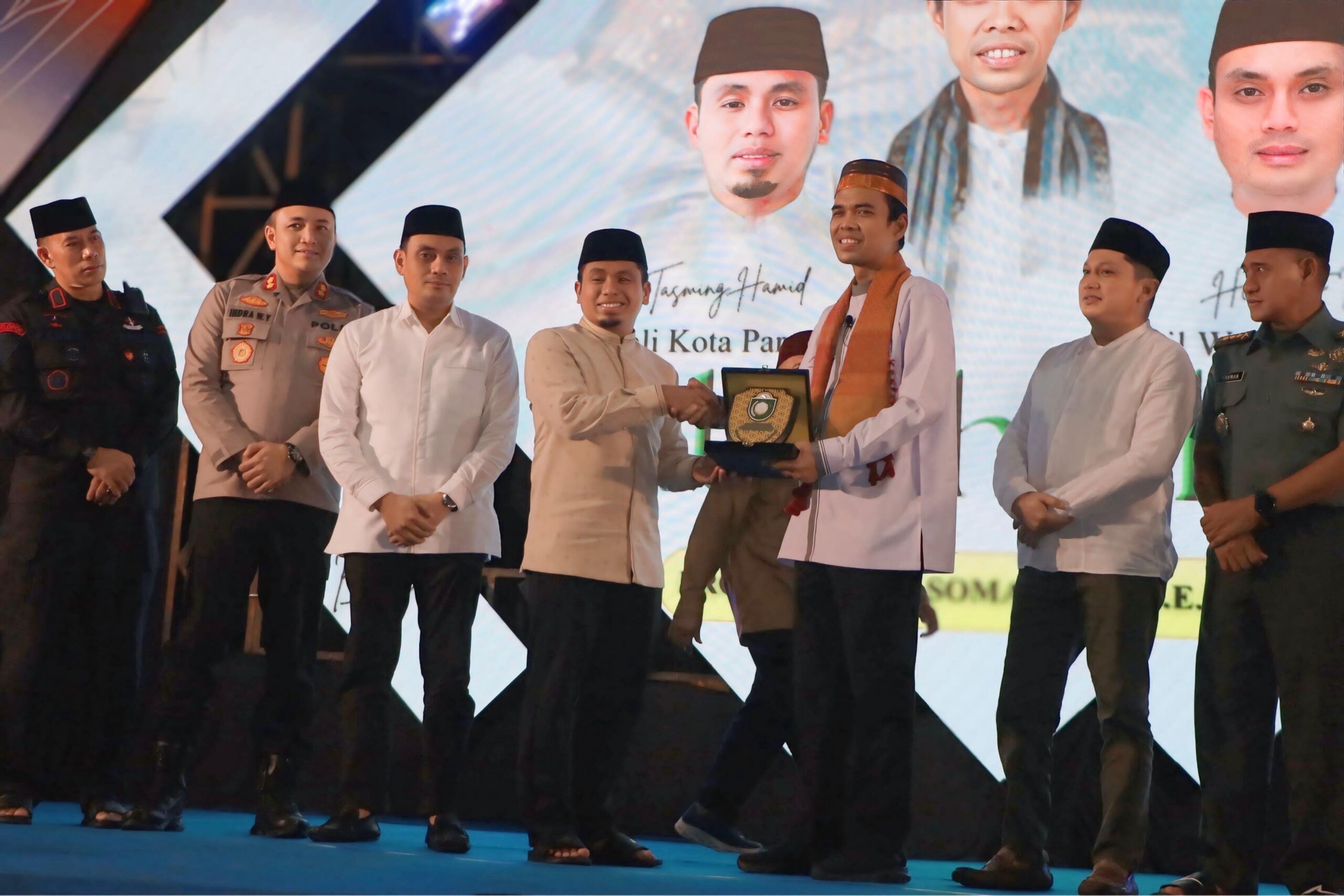 Tabligh Akbar, Tasming Hamid Minta Doa Ustadz Abdul Somad untuk Parepare