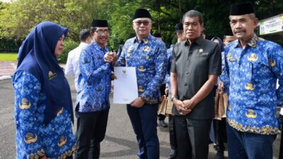 Wabup Barru Abustan A Bintang Hadiri Hari Kesadaran Nasional dan Serahkan SK Pensiun kepada 10 ASN