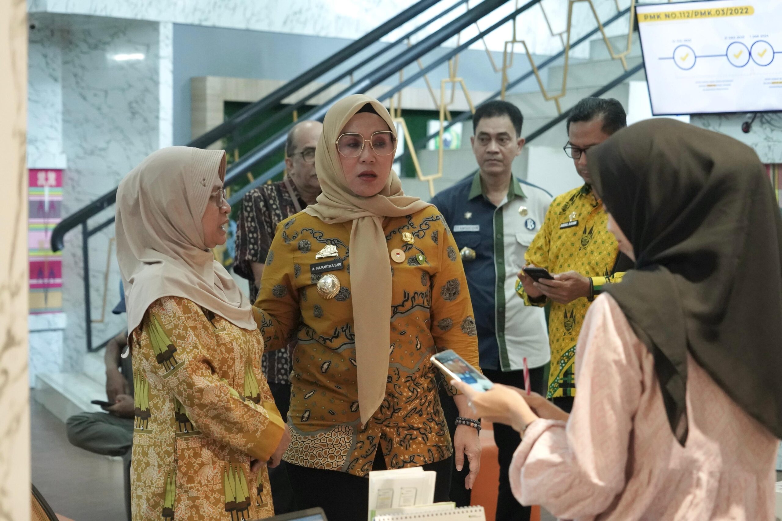 Bupati Barru Sidak MPP, Apresiasi Petugas Dukcapil yang Bekerja hingga Malam