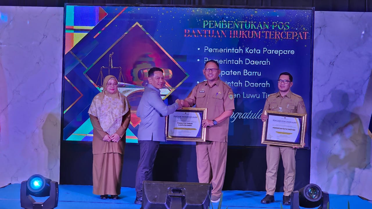 Tahun Pertama Kepemimpinan Andi Ina dan Abustan, Barru Raih Penghargaan Posbakum Tercepat Kedua