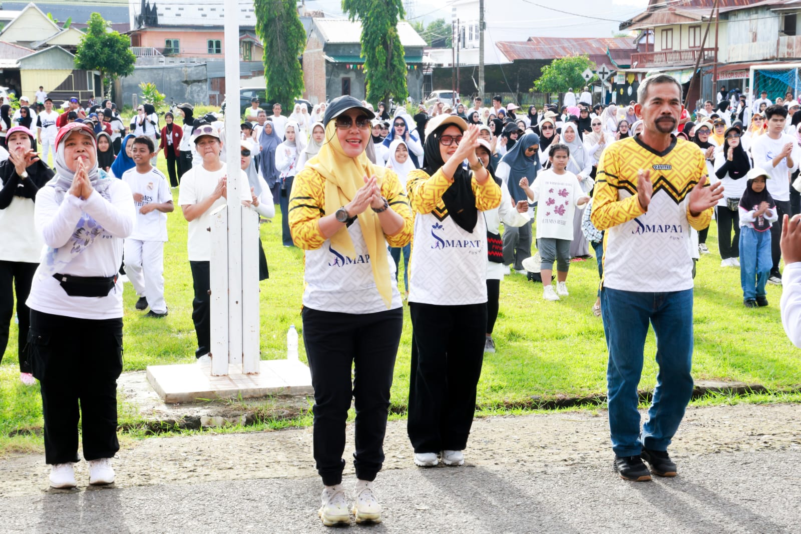 HUT ke-27 SMAN 4 Barru, Bupati Andi Ina Ikut Jalan Santai Bersama Siswa dan Alumni